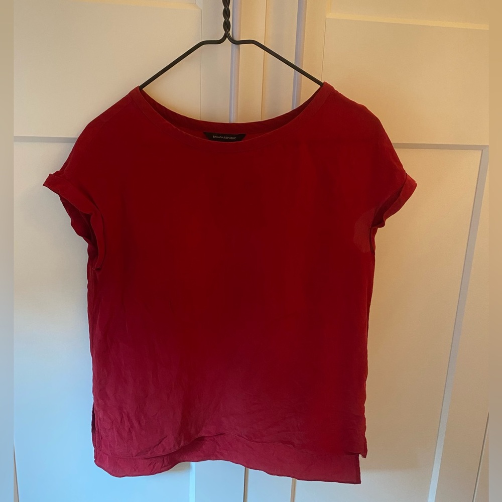 100% silk Wine red Banana Republic short sleeved top XXS